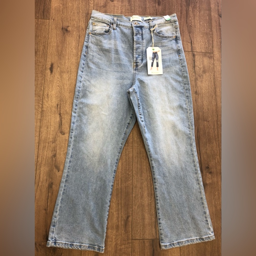 Re Generation by celebrity pink women’s high rise flare cropped flower jeans